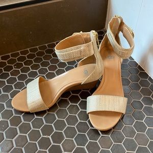 UGG women’s wood wedge heel, gold metallic, herringbone pattern leather sandal